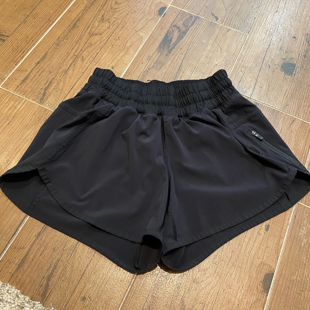 Lululemon tracker shorts